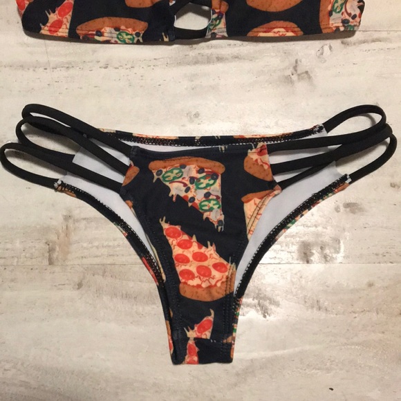 Pizza Bikini! - Picture 2 of 4